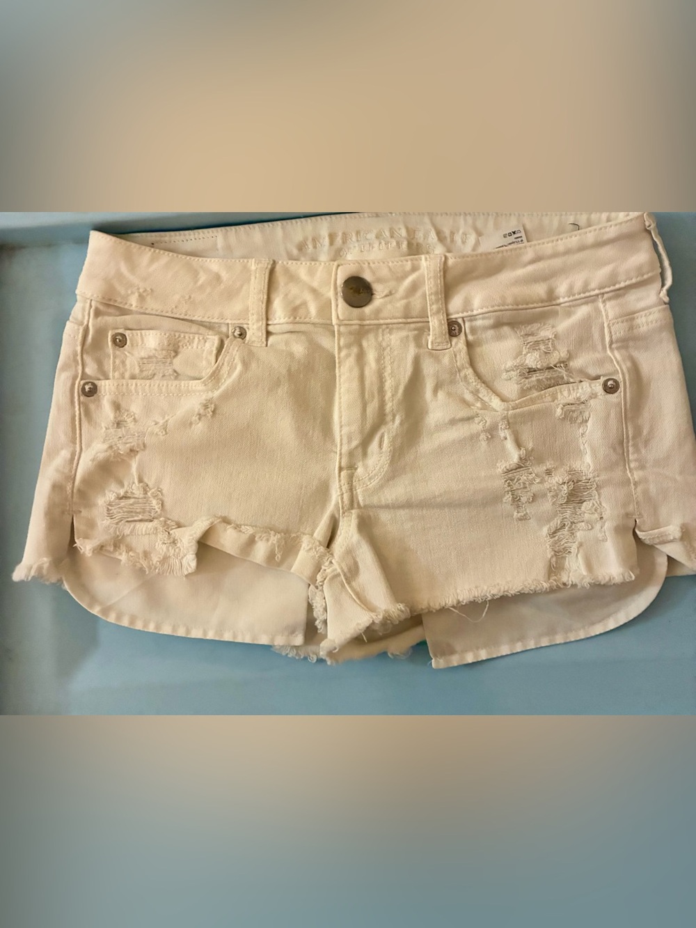 AMERICAN EAGLE High-Rise Distressed White Denim Shorts🌼